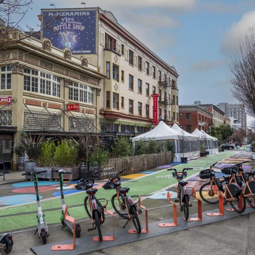 mktg-fr-20220320-downtown-street-bike-lane-bikes-escooters-01_credit-Jon-Kraft-1-500x500 (1)