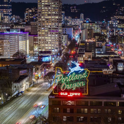 mktg-fr-20241211-stag-sign-night-01-2-500x500